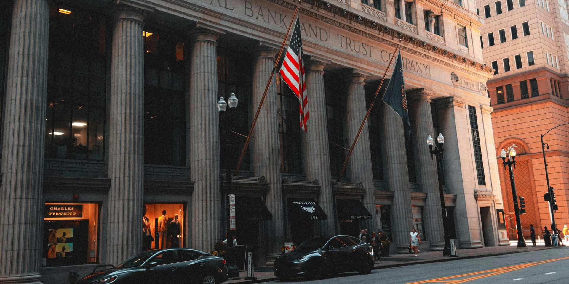Indexes Drop as Tech & Bank Stocks Weigh; Alphabet Hits Record High Ahead of Retail Earnings