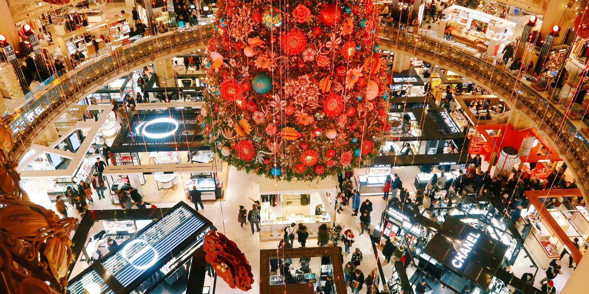 Retailers Gear Up for Holiday Season, but Consumers Remain Price-Sensitive