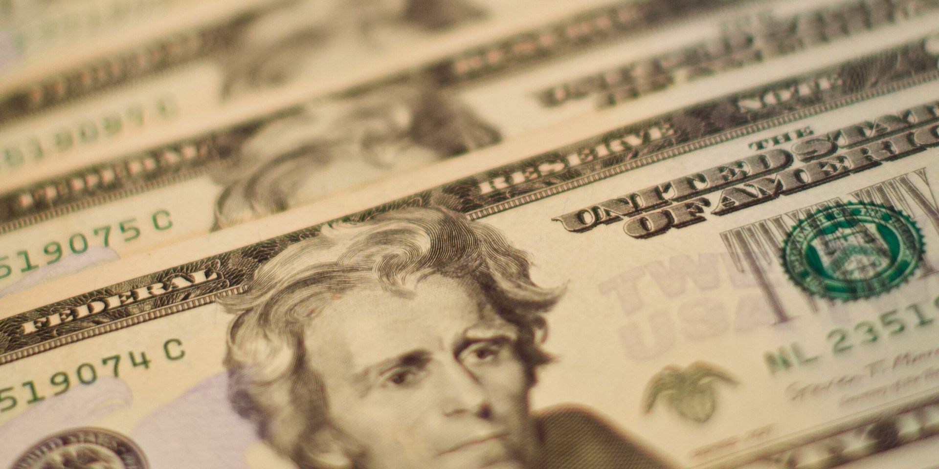 U.S. Private Payrolls Unexpectedly Drop — Heightening Economic Uncertainty