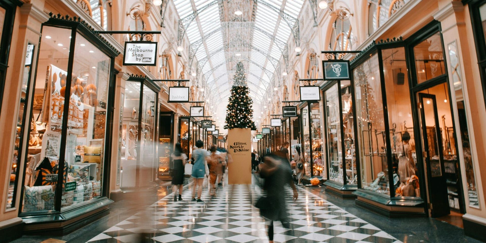Holiday Shopping Season Starts Early in 2025 as U.S. Consumers Seize Pre‑Black Friday Deals