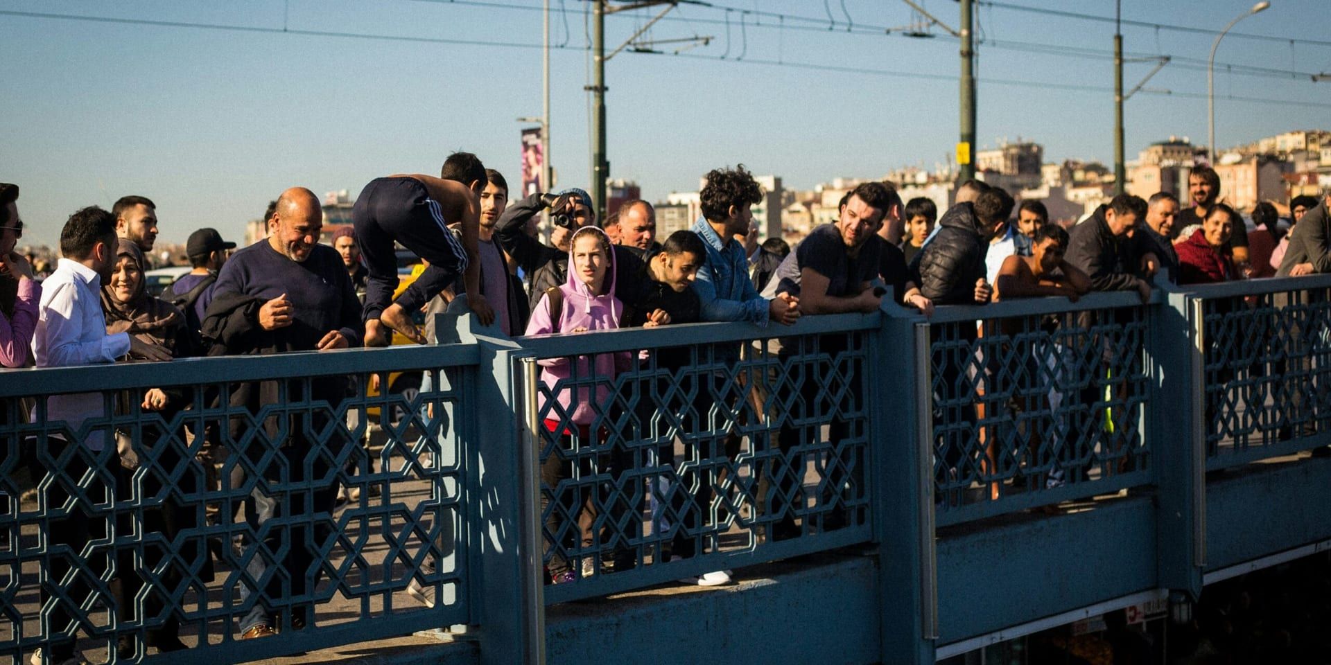 U.S. Faces Surge in Border Crossings Amid Immigration Debate