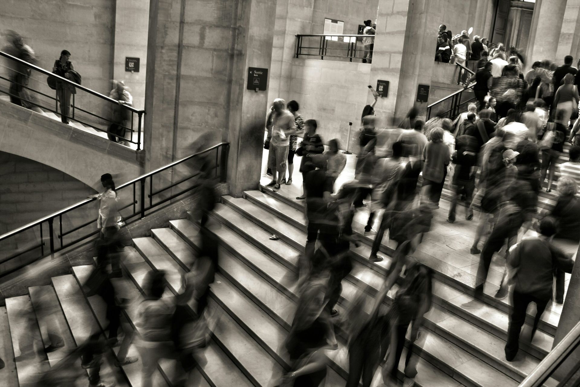 Services Sector Growth Accelerates Despite Cost Pressures