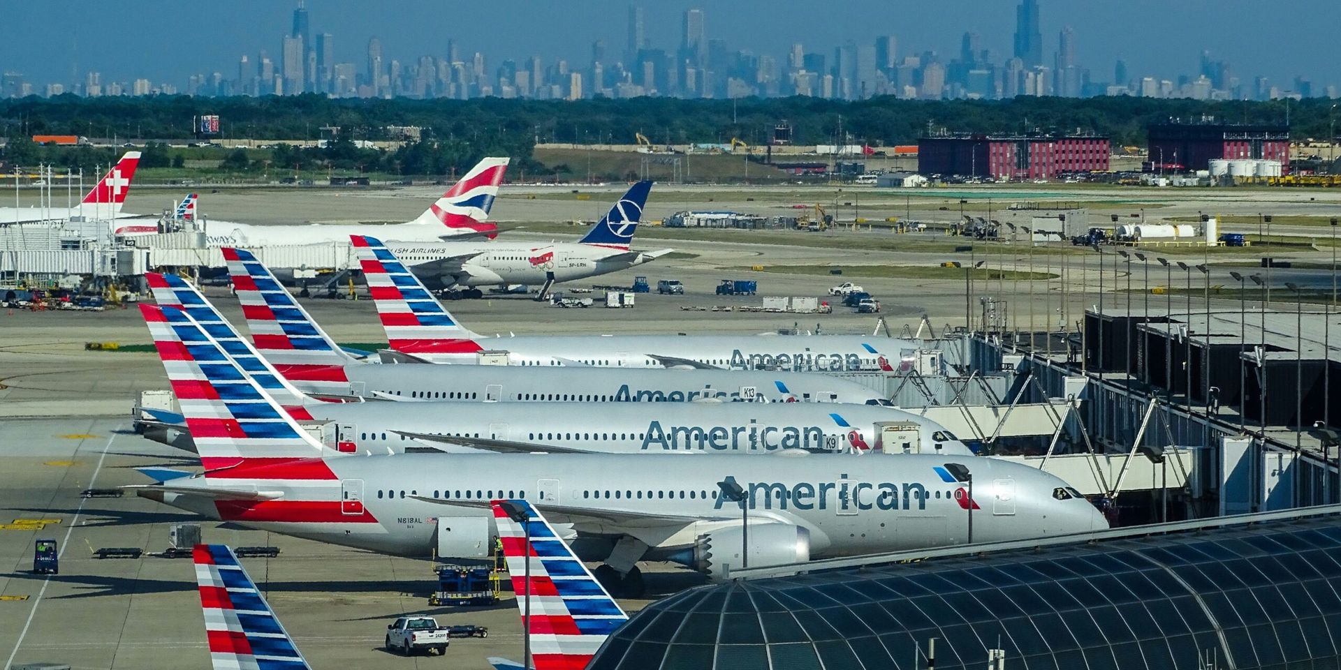 Americans Accelerate Holiday Travel Plans Amid Shifting Habits and Stable Airfares