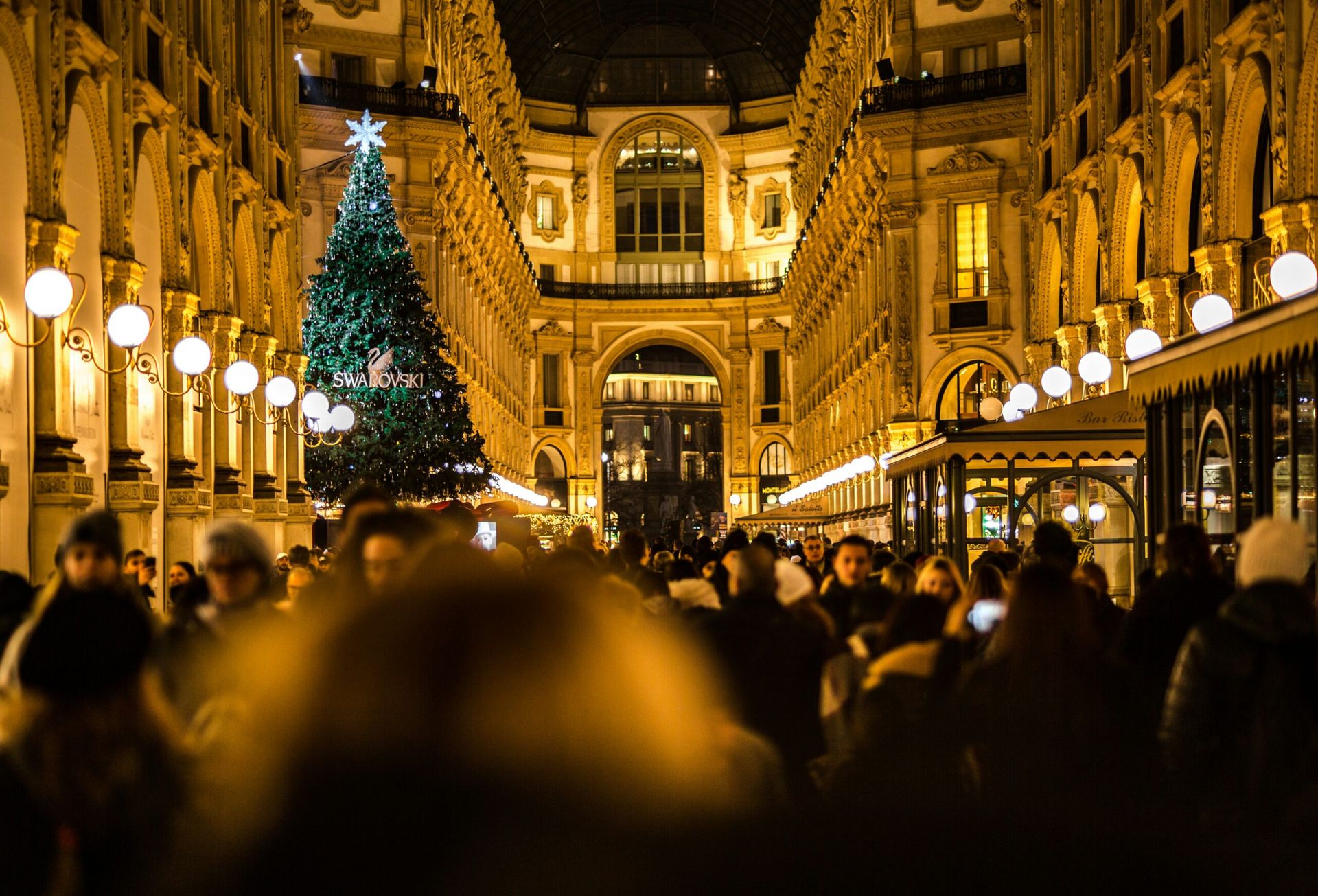 Retail Sales Jump 0.8% in December, Driven by Strong Holiday Demand