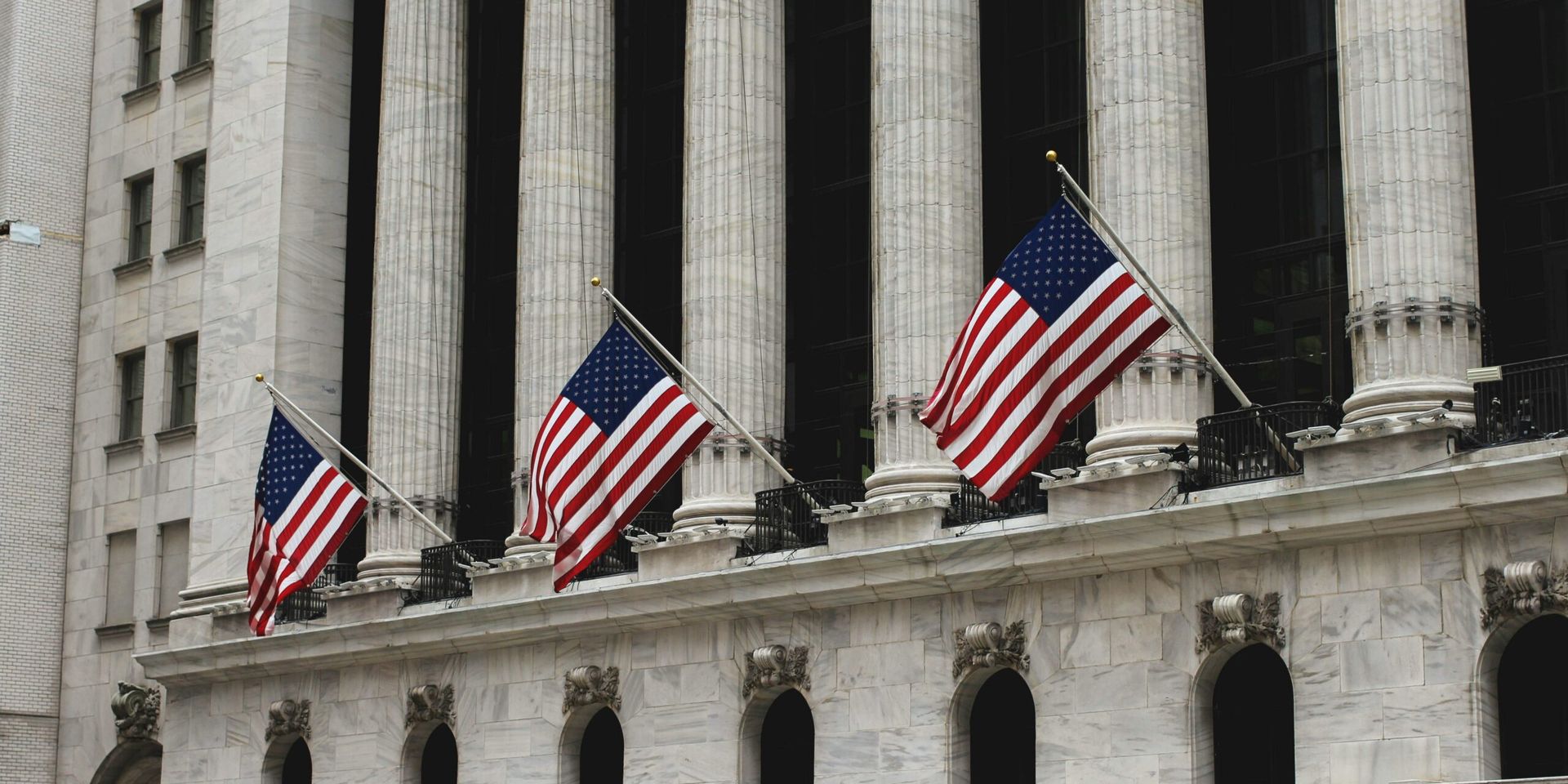U.S. Stock Market Shows Modest Gains Amid Economic Uncertainty