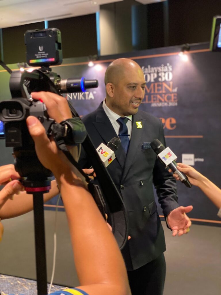 Top 30 media 
