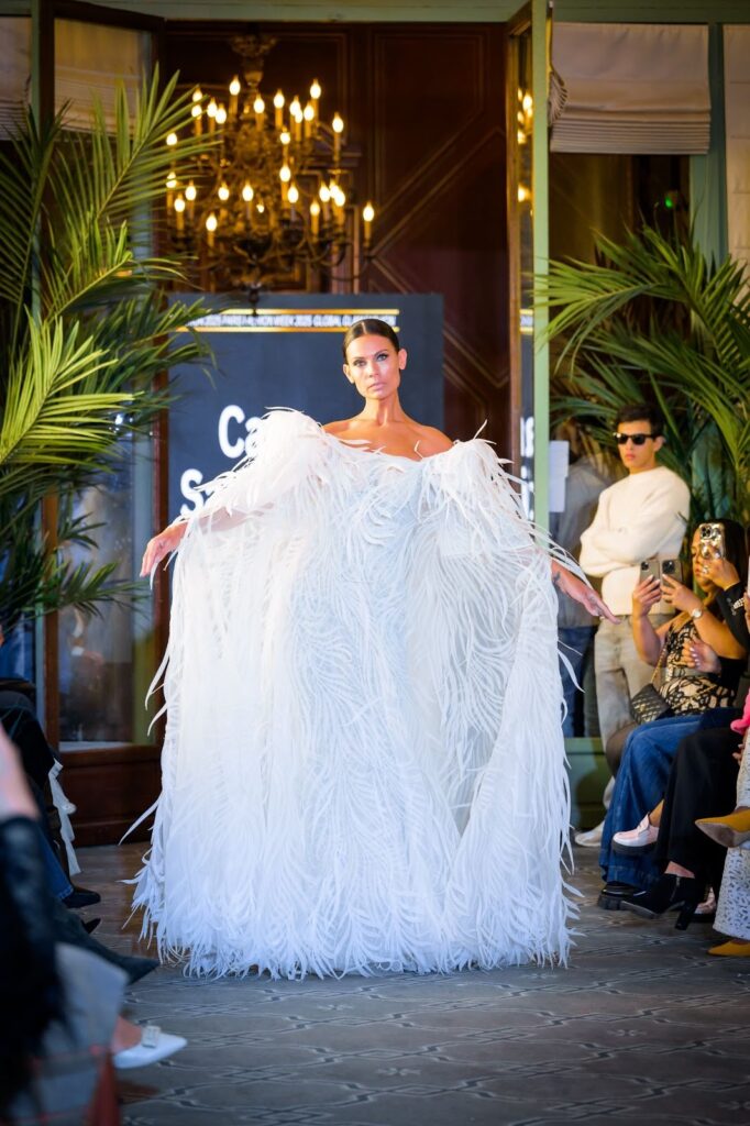Suzanny Munhoz, model, entrepreneur, and founder of Fênix Fitness, showcasing her strength and authenticity through her work in fashion, fitness, and empowerment, advocating for women’s transformation and self-confidence.