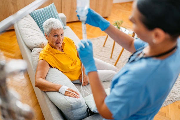 Nurse providing mobile IV hydration therapy to a client at home, enhancing wellness and recovery.
