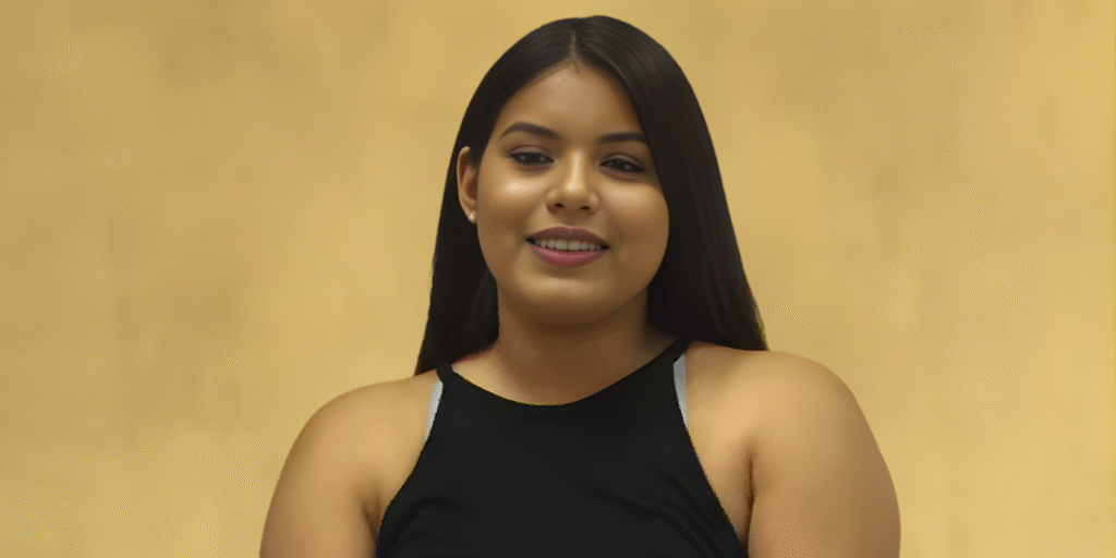 Paulina Suarez smiling confidently before beginning her fitness transformation journey.