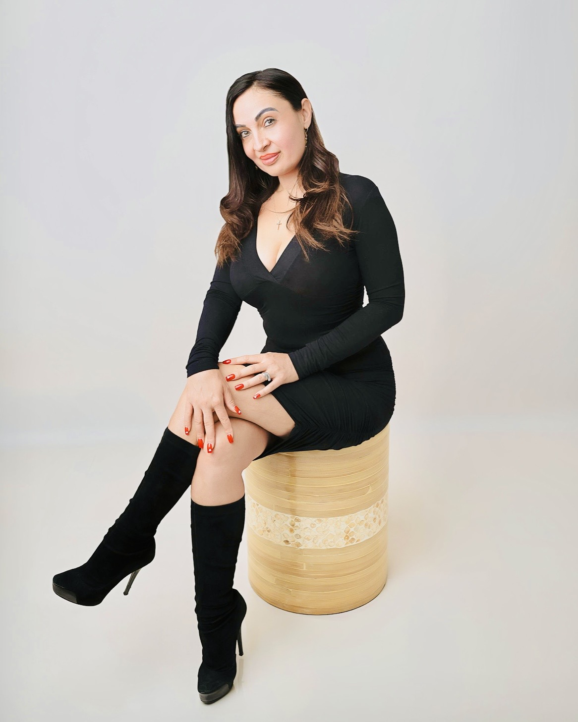 Red velvet by alana mckanion redefines psychological thrillers with depth and relentless tension