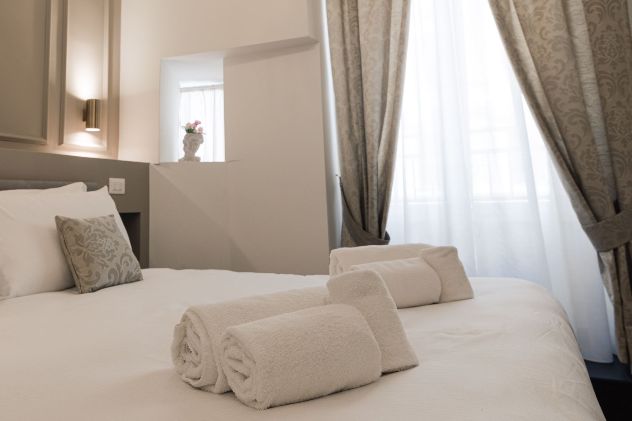 Discovering rome beyond the guidebooks with de vince suites