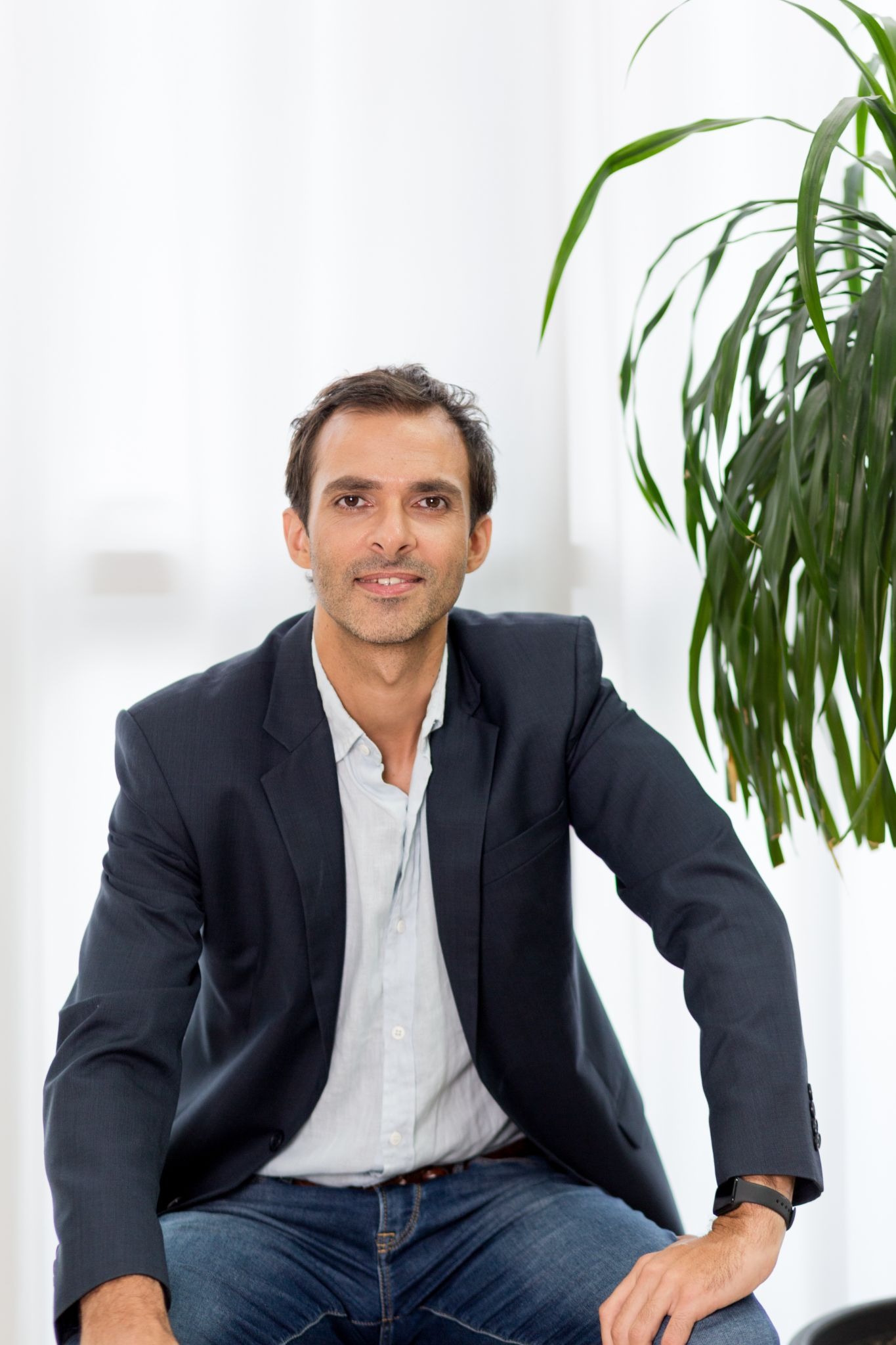 “today, if you’re not active on linkedin, you’re invisible” frederic, executive coach & founder of talentfb