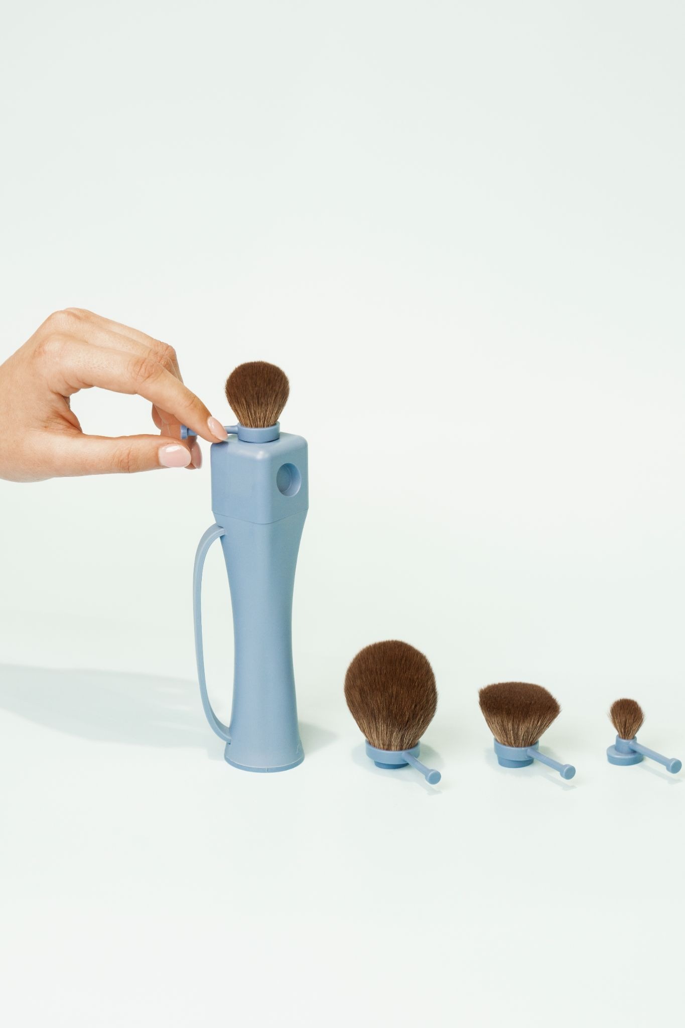 Flexxi Beauty interchangeable makeup brush system with ergonomic handle and magnetic brush heads.